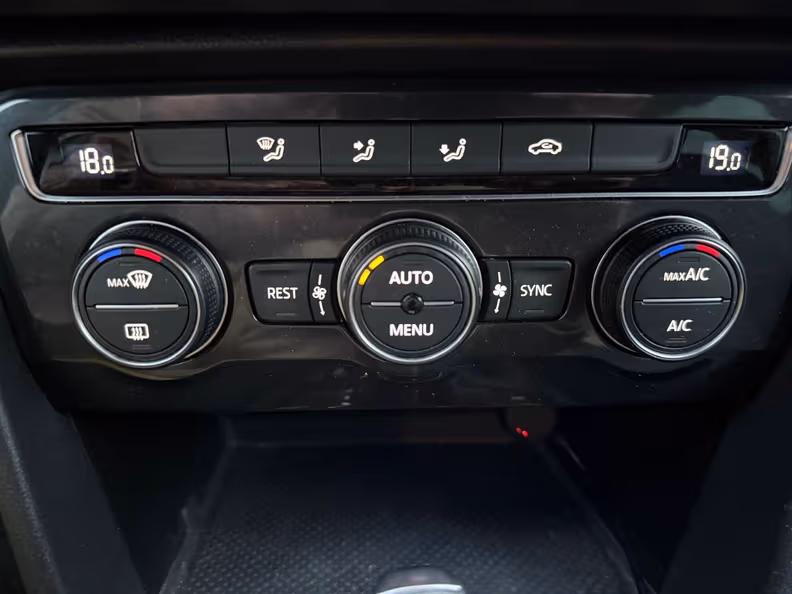 Volkswagen Tiguan - 19