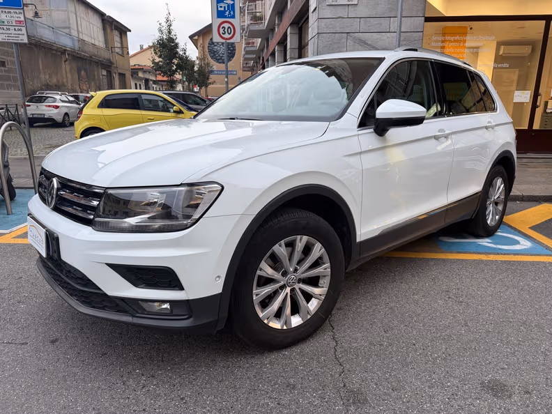 Volkswagen Tiguan - 1