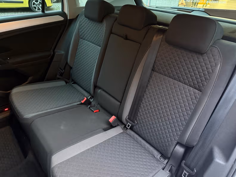 Volkswagen Tiguan - 26