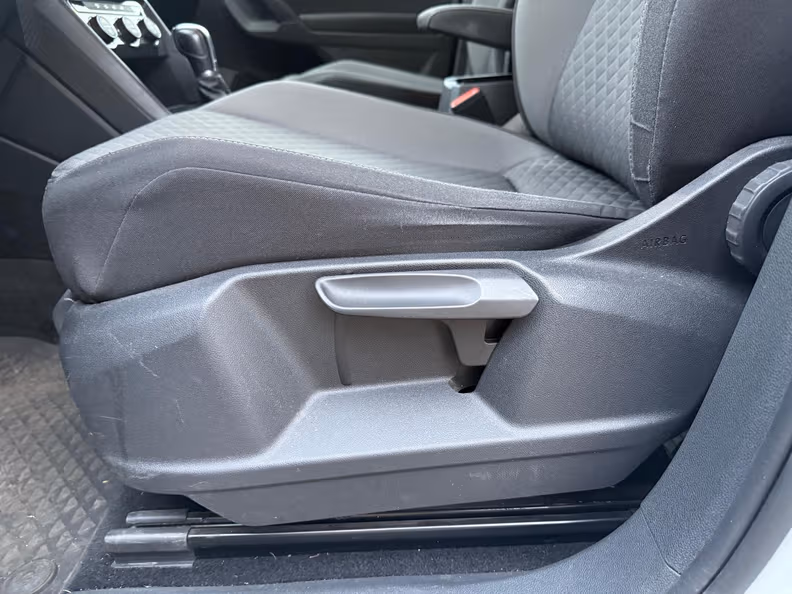 Volkswagen Tiguan - 32