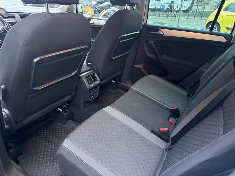 Volkswagen Tiguan - 12