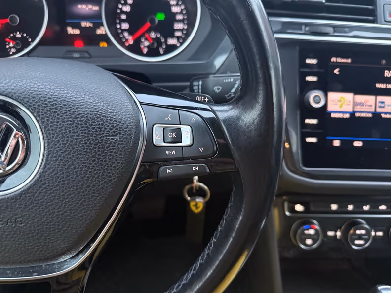 Volkswagen Tiguan - 16