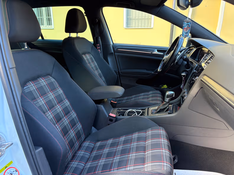 Volkswagen Golf - 26