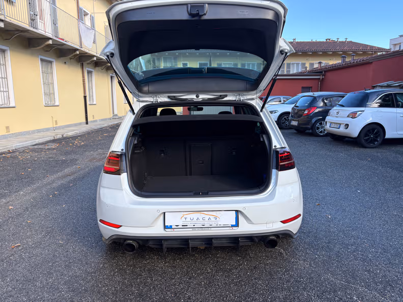 Volkswagen Golf - 31