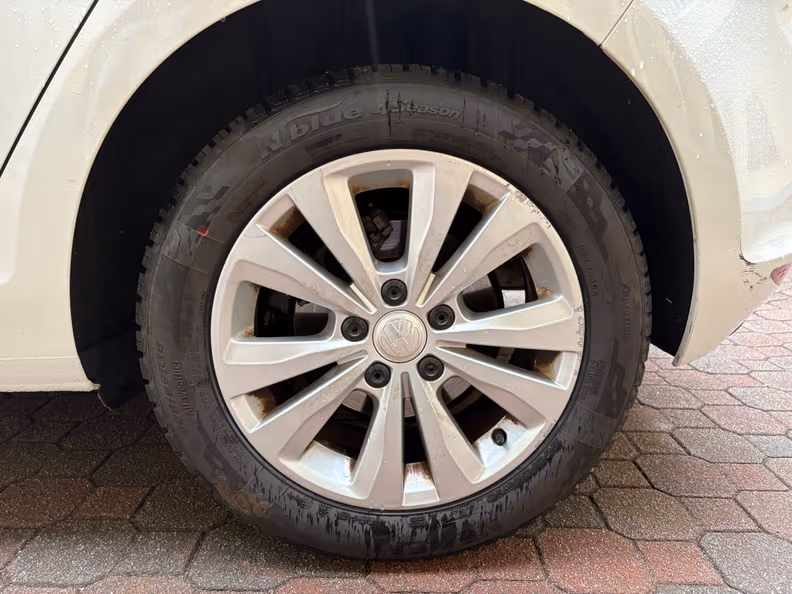 Volkswagen Golf - 22