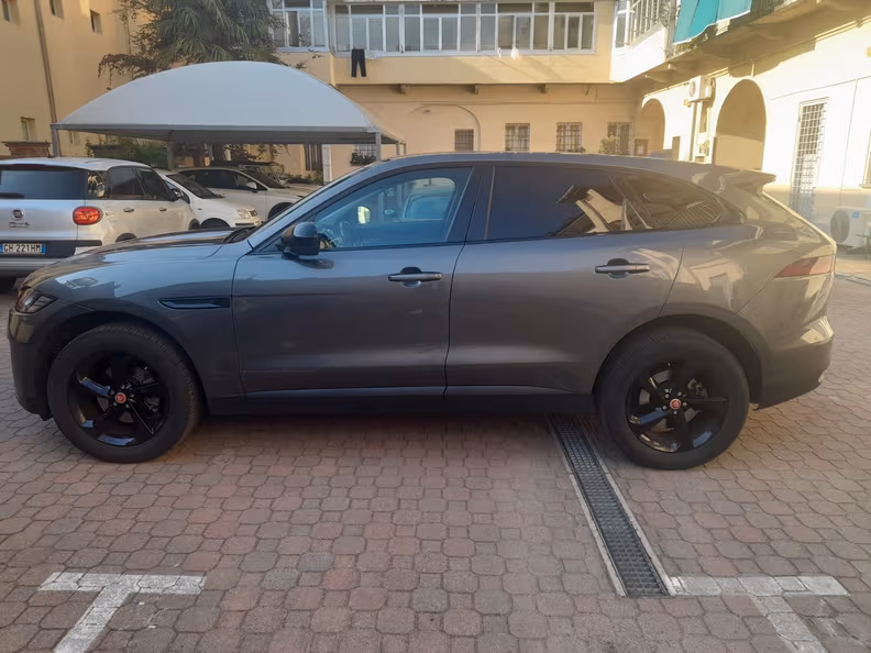 Jaguar F-Pace - 29