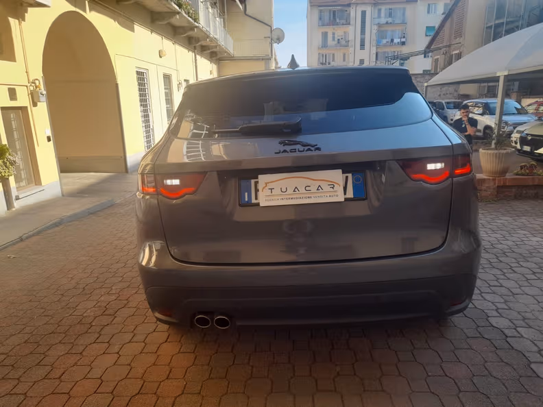 Jaguar F-Pace - 41