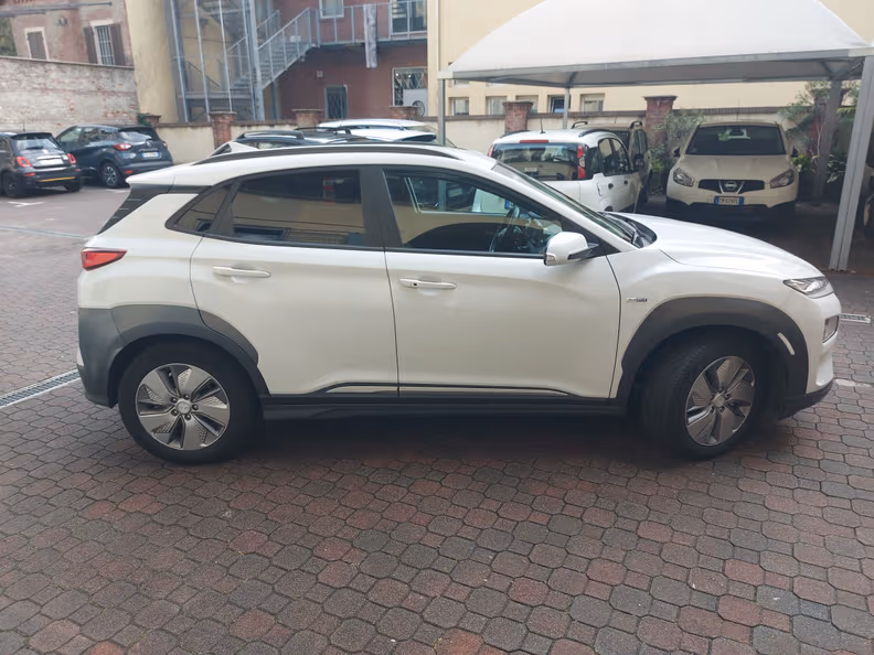 Hyundai Kona - 4