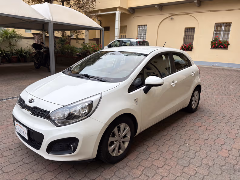 Kia Rio - 1