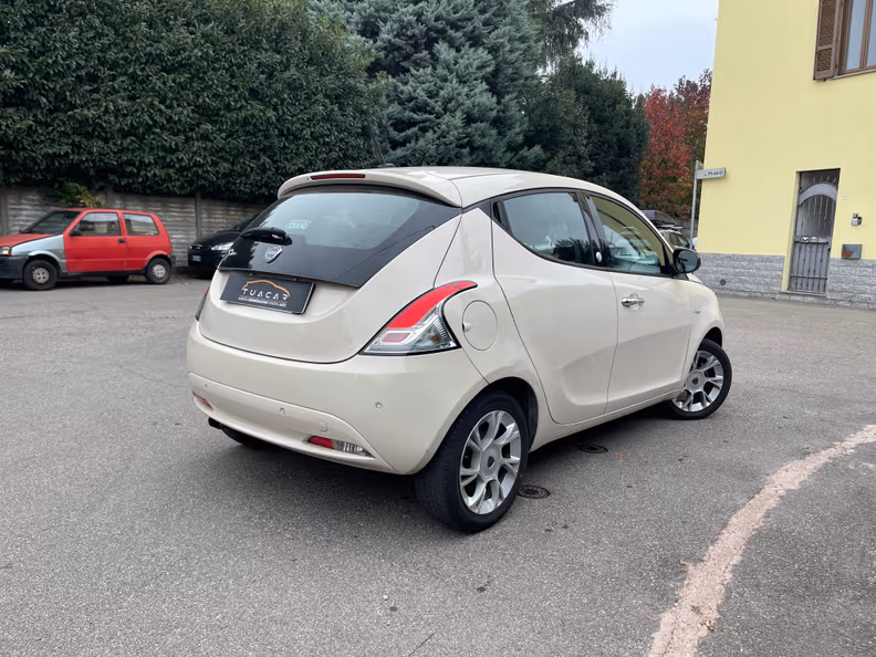 Lancia Ypsilon - 5