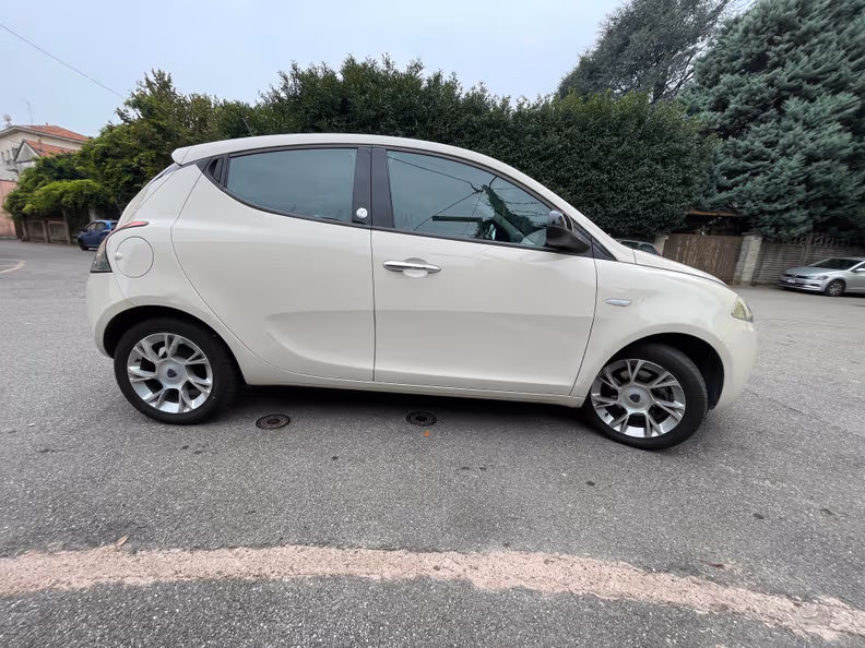 Lancia Ypsilon - 4
