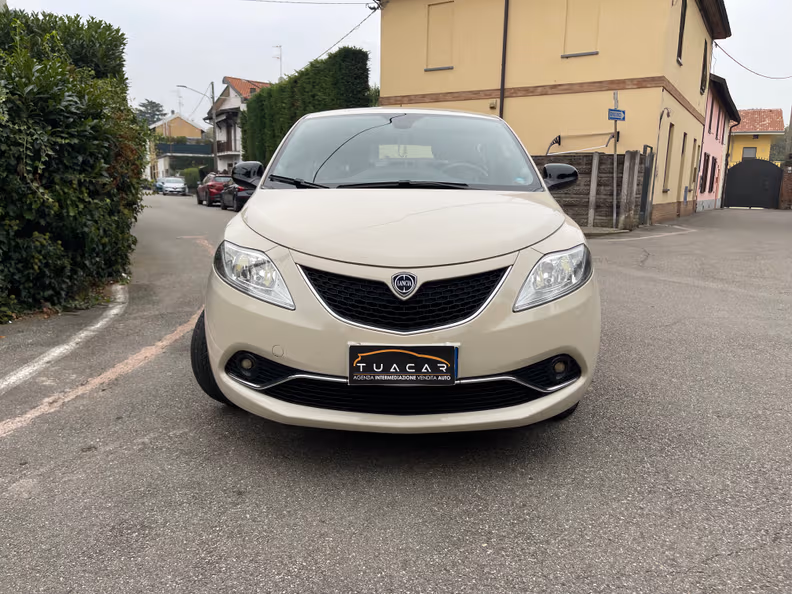 Lancia Ypsilon - 2