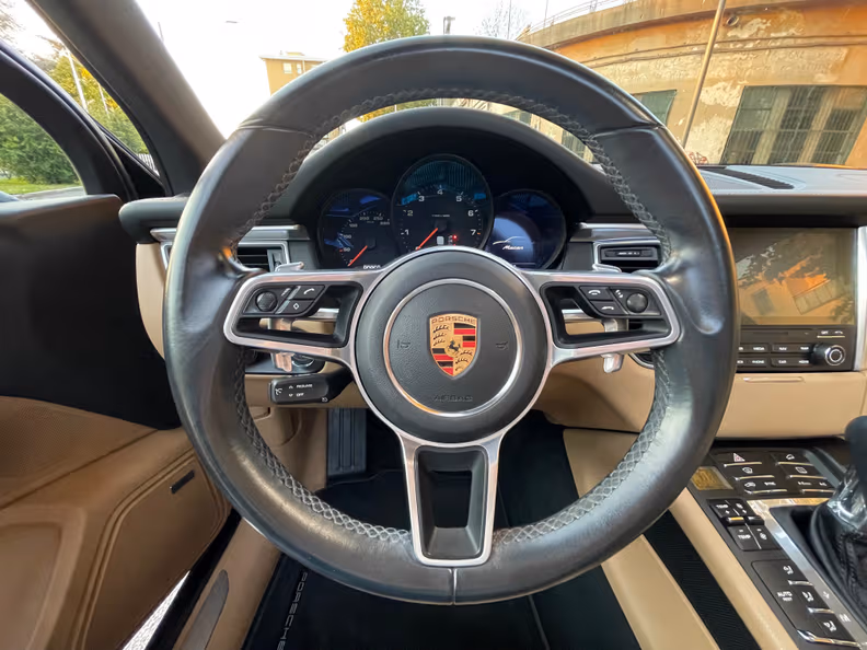 Porsche Macan - 13