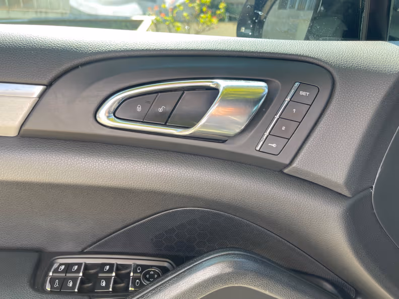 Porsche Cayenne - 41