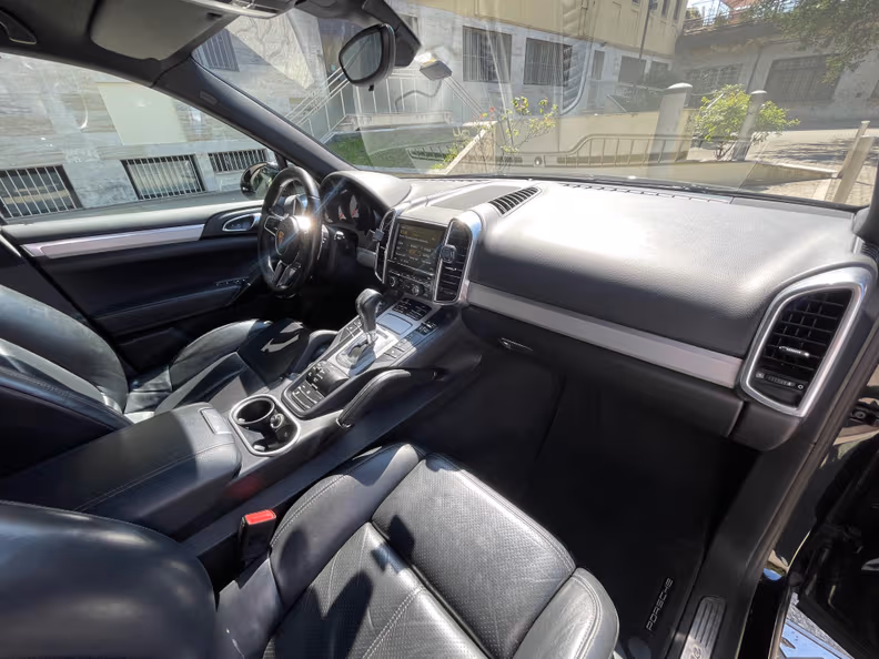 Porsche Cayenne - 30