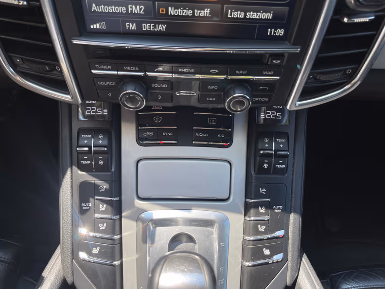 Porsche Cayenne - 22