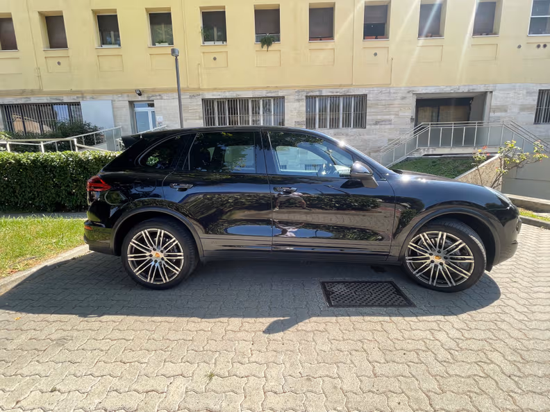 Porsche Cayenne - 4