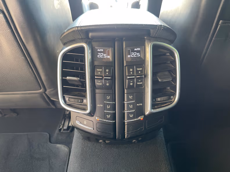 Porsche Cayenne - 35