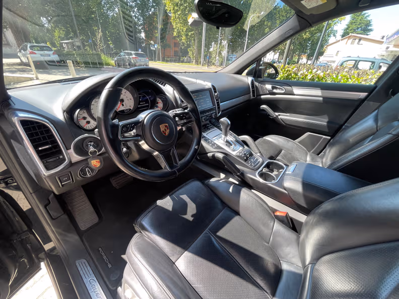 Porsche Cayenne - 28