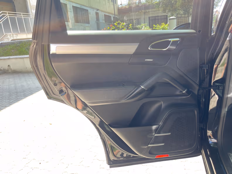 Porsche Cayenne - 40