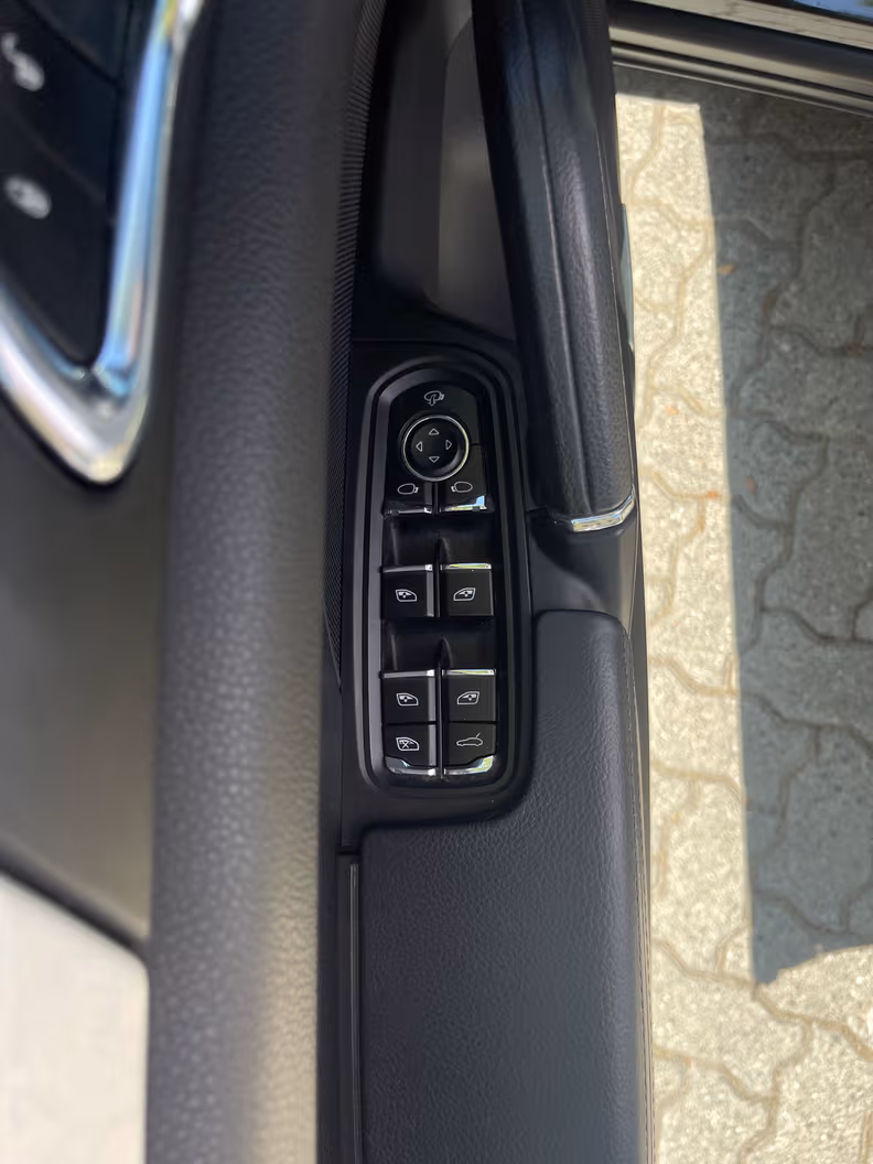 Porsche Cayenne - 42