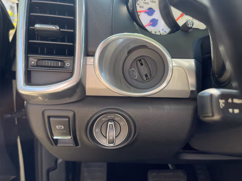 Porsche Cayenne - 25