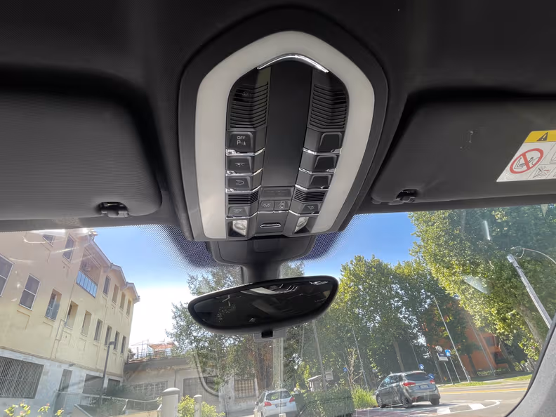 Porsche Cayenne - 36