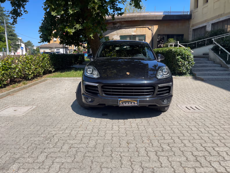 Porsche Cayenne - 2