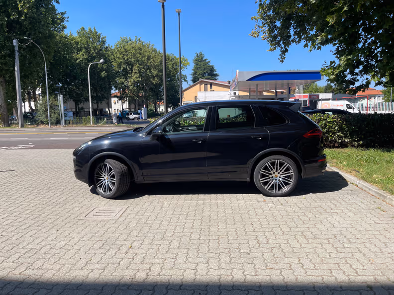 Porsche Cayenne - 8