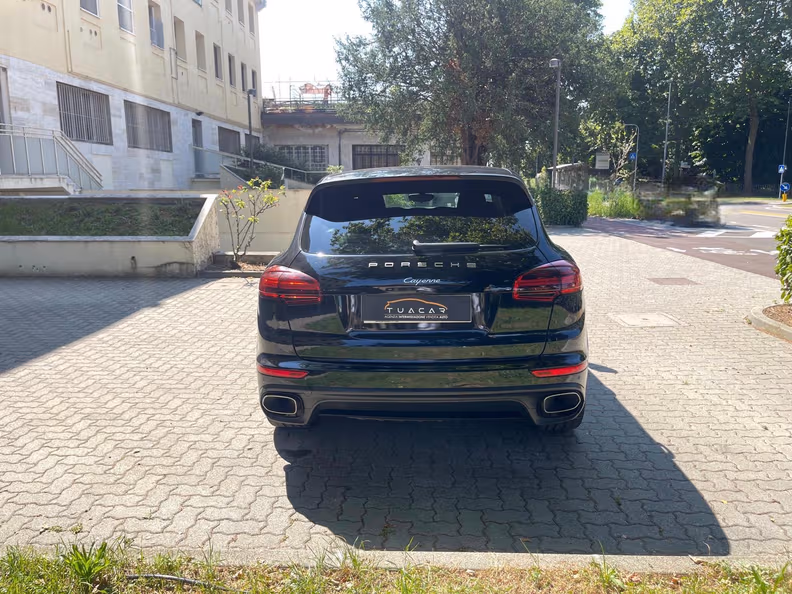 Porsche Cayenne - 6