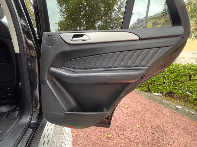 Mercedes-Benz GLE-Class - 41