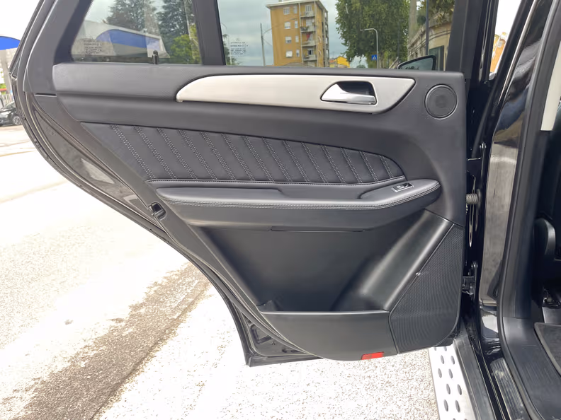 Mercedes-Benz GLE-Class - 40