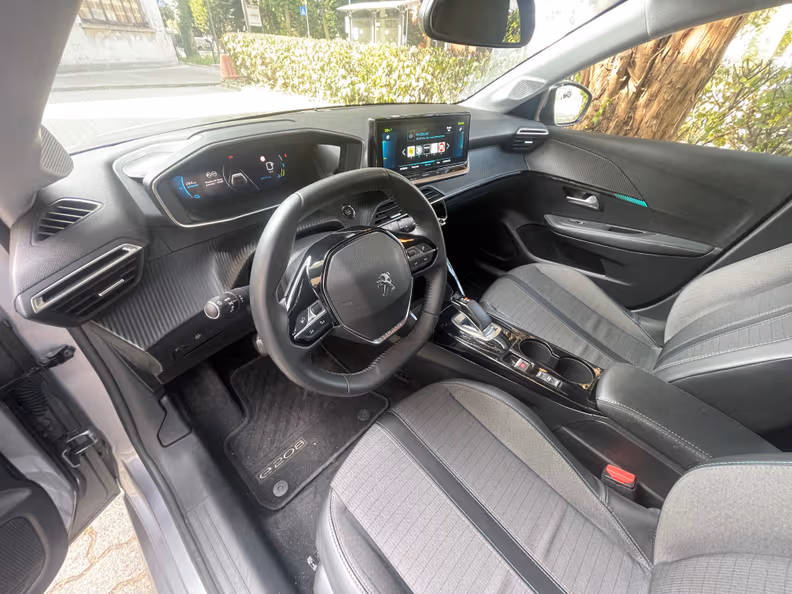 Peugeot 208 - 26