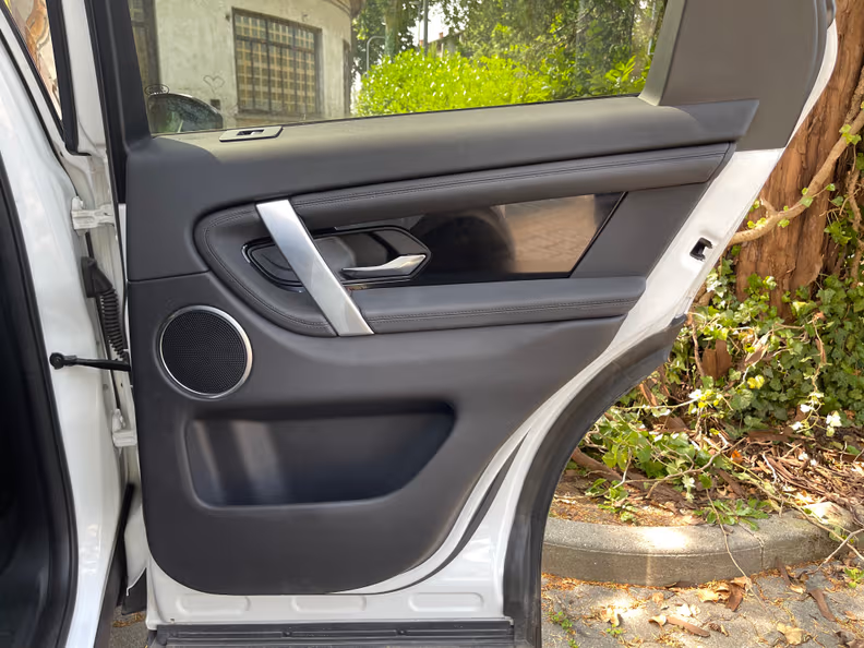 Land Rover Discovery Sport - 32