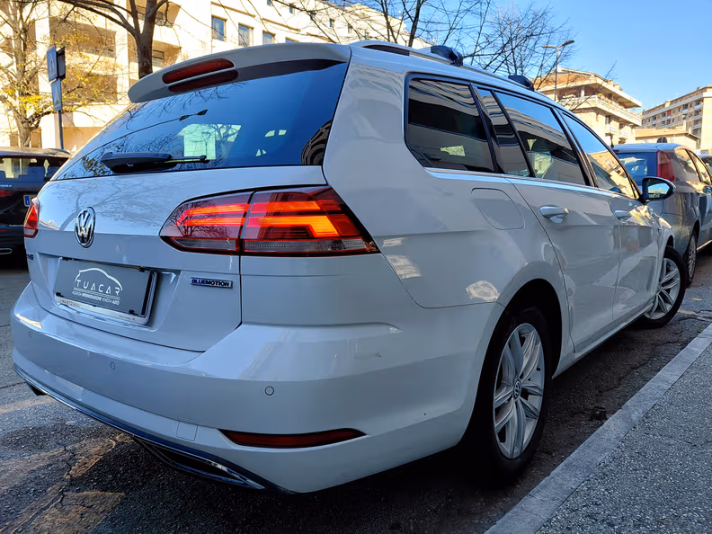 Volkswagen Golf - 24