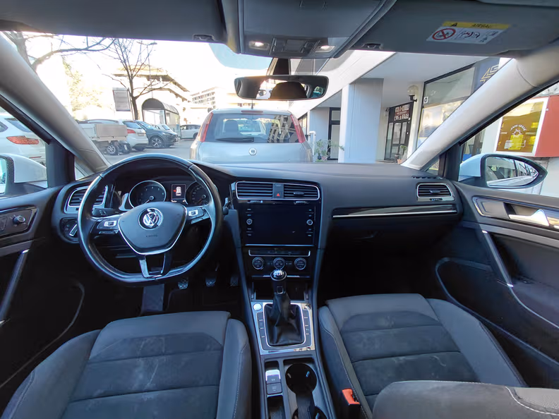 Volkswagen Golf - 10