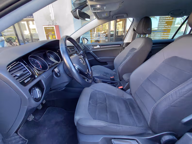 Volkswagen Golf - 11