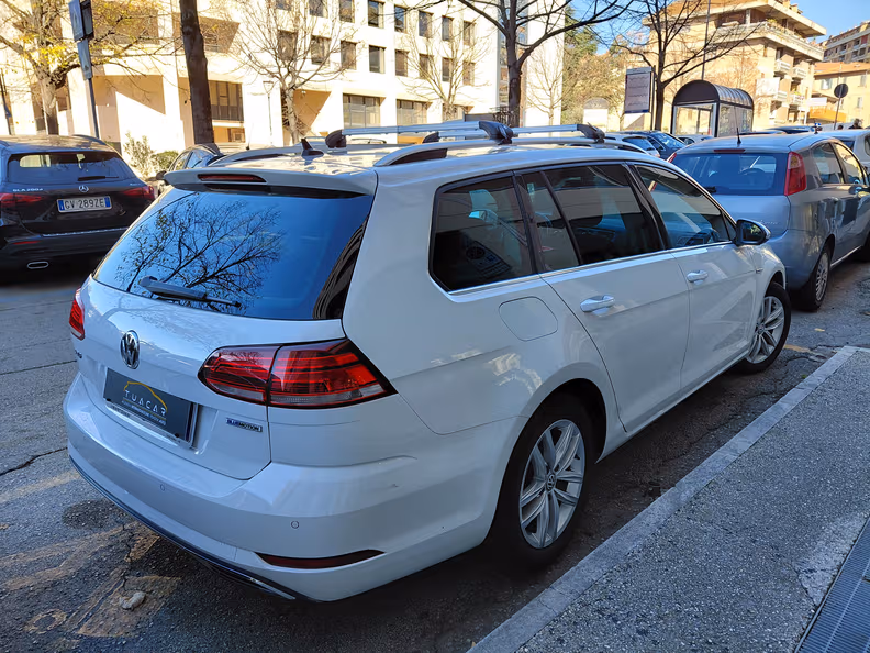 Volkswagen Golf - 4
