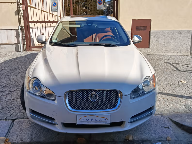 Jaguar XF - 3