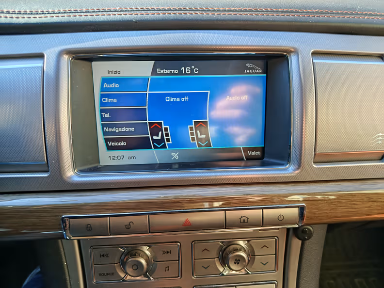 Jaguar XF - 15