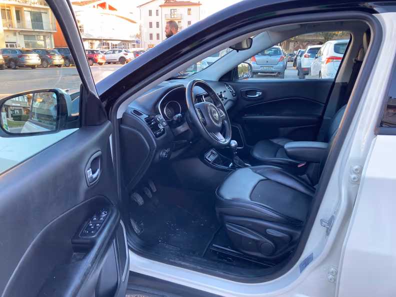 Jeep Compass - 30