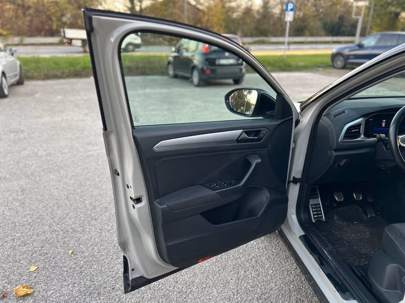 Volkswagen T-ROC - 12