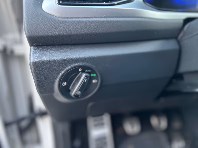 Volkswagen T-ROC - 22