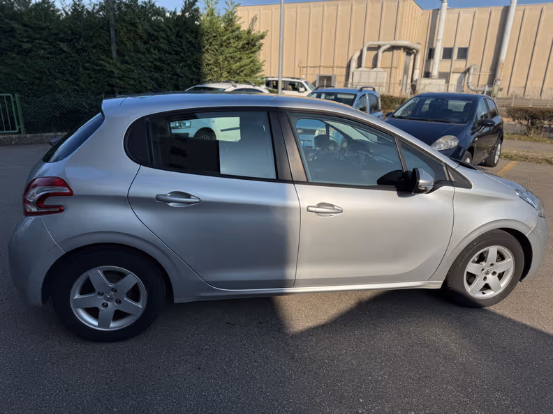 Peugeot 208 - 6