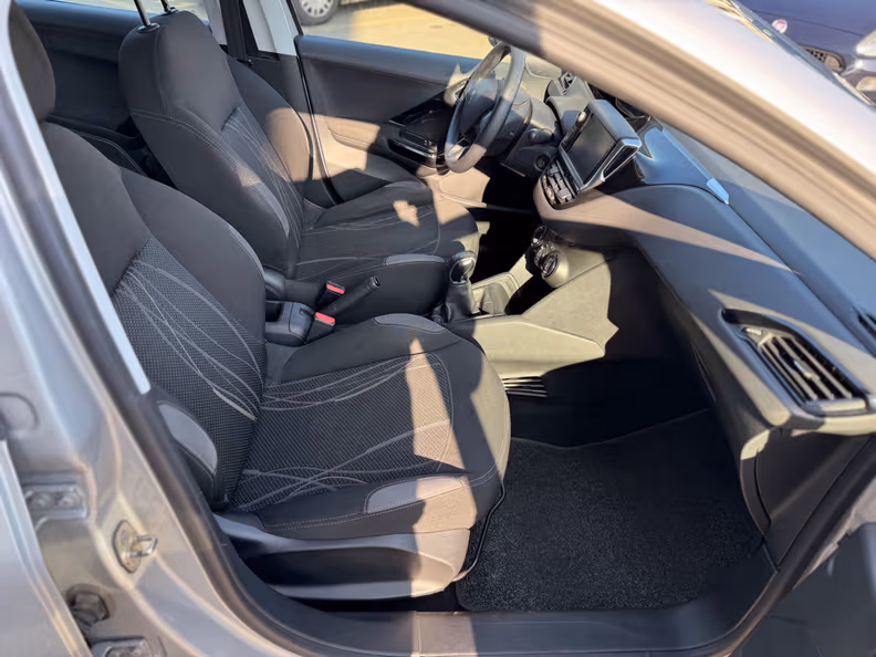 Peugeot 208 - 20