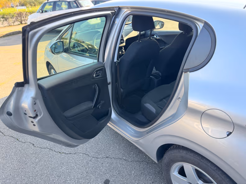 Peugeot 208 - 22