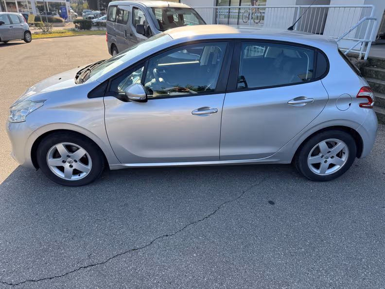 Peugeot 208 - 2