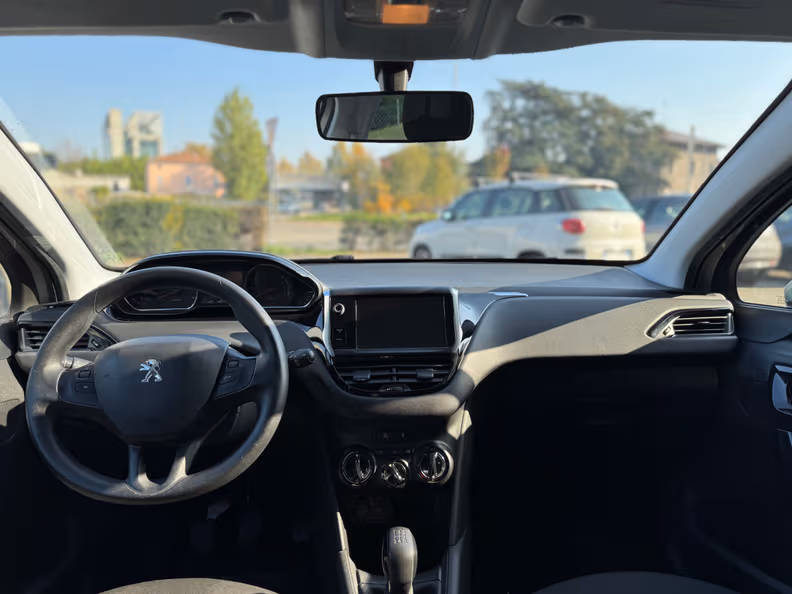 Peugeot 208 - 16