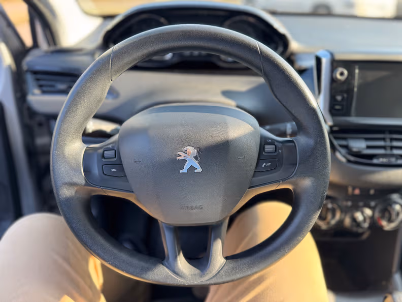Peugeot 208 - 13
