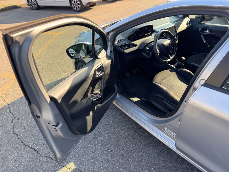 Peugeot 208 - 19